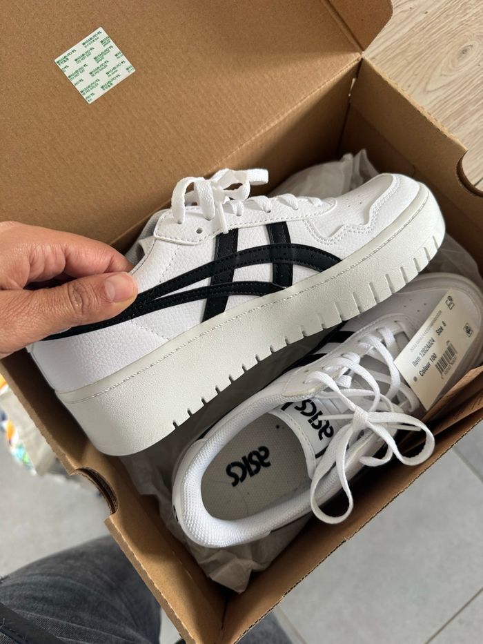 Basket asics neuve - photo numéro 2