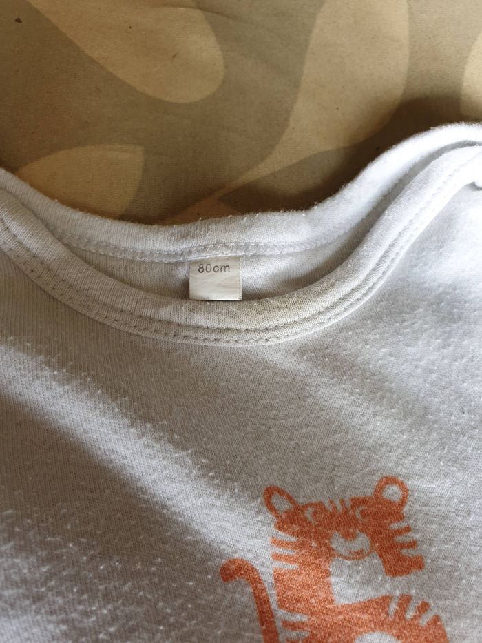 Lot bodys 12 mois - photo numéro 3