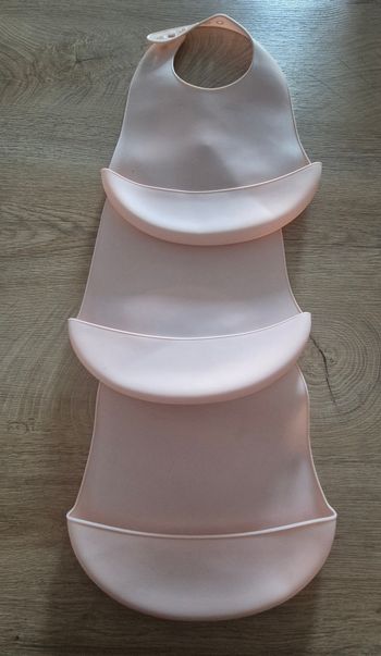 Bavoirs silicones récupérateur bébé enfant fille rose