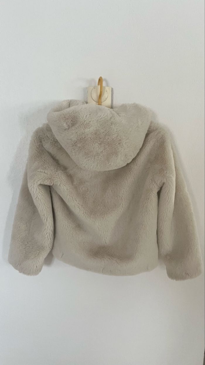 Veste en fausse fourrure fille  9/10 - photo numéro 2