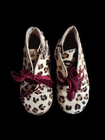 Bottines cuir léopard a poils