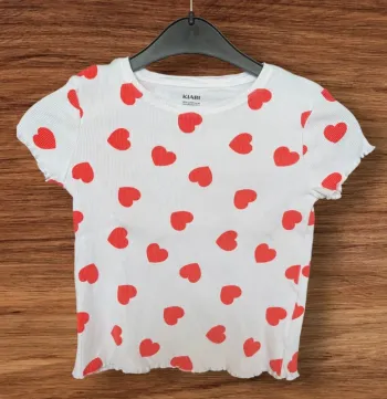 💖 T-shirt à cœurs rouges KIABI 💖