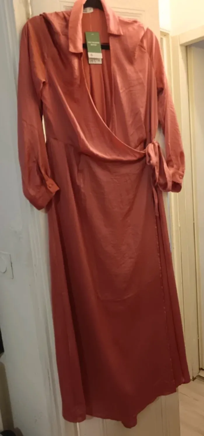 Robe longue satinée