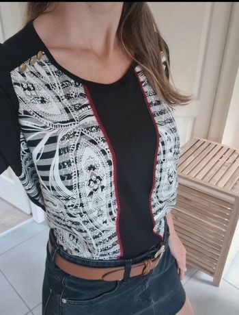 Tee-shirt avec boutons doré Neuf Taille 3