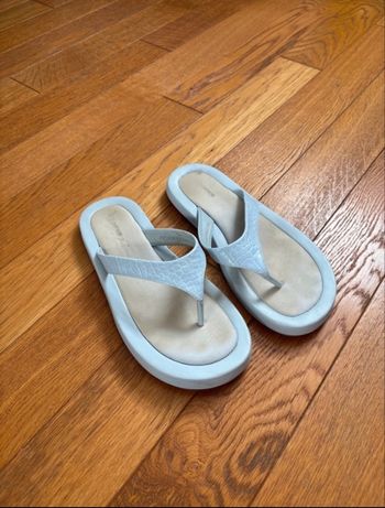 Tong plates bleu ciel Taille 41