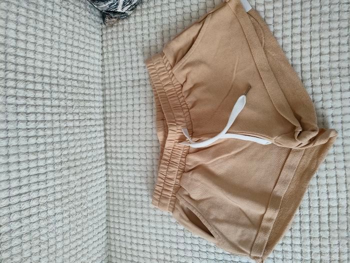 Short fille taille XS en très bon état