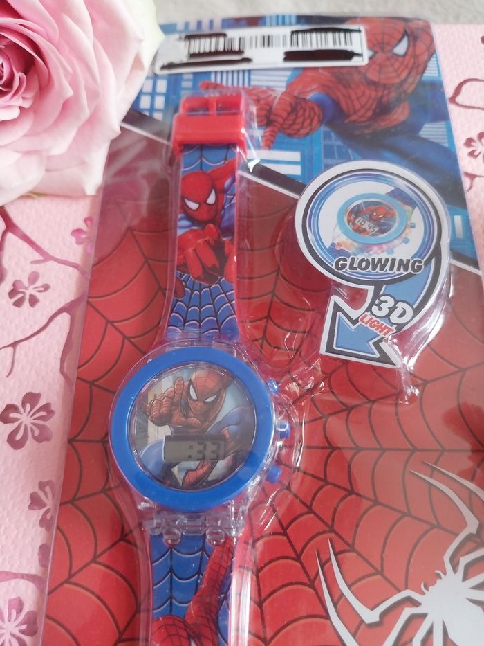Montre spiderman. Pour garçon - photo numéro 2
