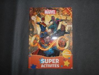 Livre de coloriage et d'activités (Marvel)