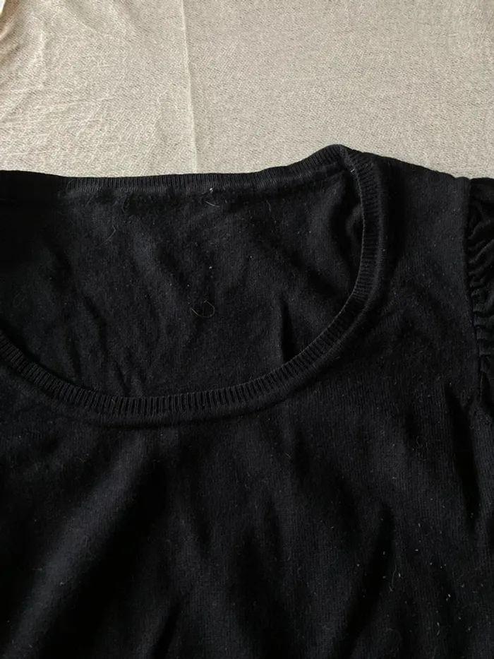 Pull léger noir à col en U avec épaulettes – Taille S - photo numéro 4