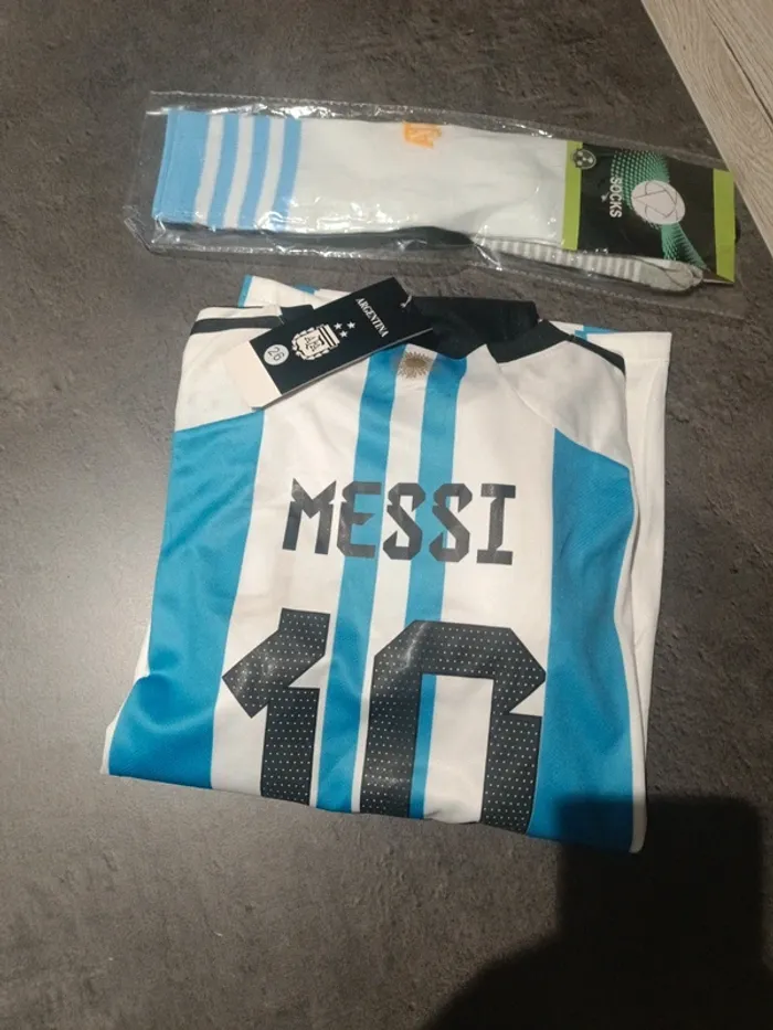 Tenue foot Léo Messi argentine. T.26 - photo numéro 4
