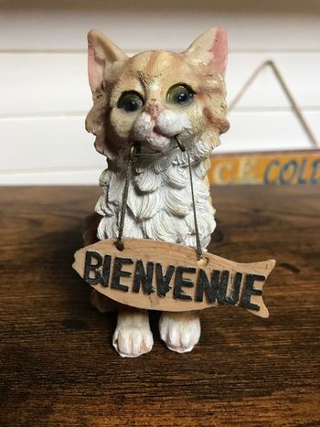 Figurine Petit chat en résine bienvenue