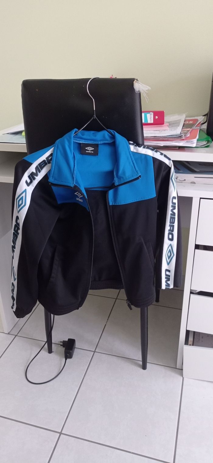 Veste umbro 8ans 128 2€ - photo numéro 3