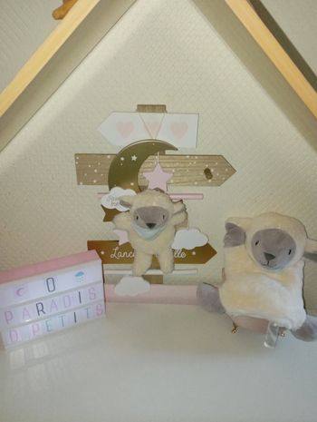 Doudou marionnette mouton et hochet 