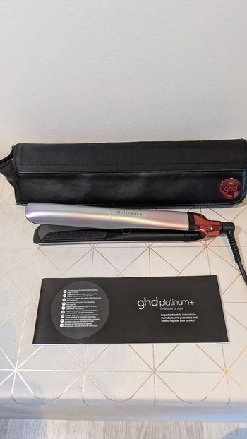 Lisseur ghd platinium+Je vends mon lisseur GHD PLATINIUM +  ( modèle S8T262) édition limitée.

Voici quelques-unes des caractéristiques du lisseur ghd platinum+  :


- Technologie ultra-zone prédictive

- Casse réduite de 70 %

- 20 % de brillance en plus