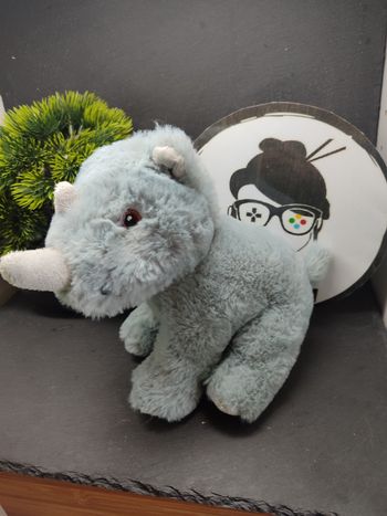 PE0257 doudou peluche nature planet re-pets rhinocéros gris blanc 