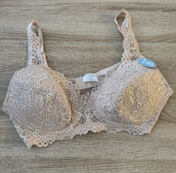Soutien gorge dentelle creme neuf Damart
