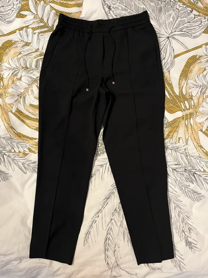 Pantalon 7/8 noir gaufré – Taille 38