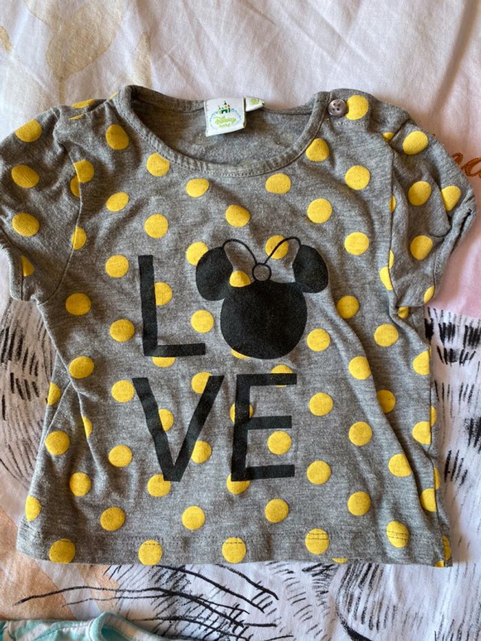 Ensemble 3 pièces de 2 t-shirts et 1 legging, taille 9 mois, marque Disney et Gémo. - photo numéro 2