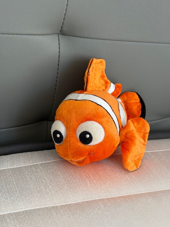 Peluche Nemo orange et blanche de Disney - photo numéro 2