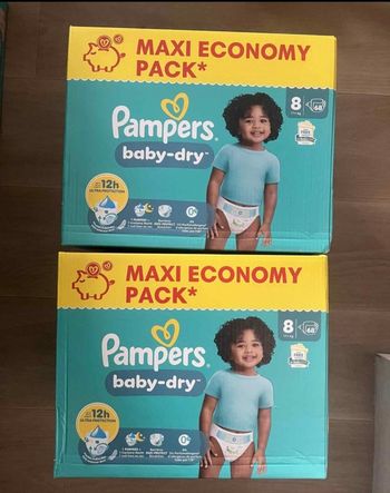 136 couches taille 8 Pampers baby dry