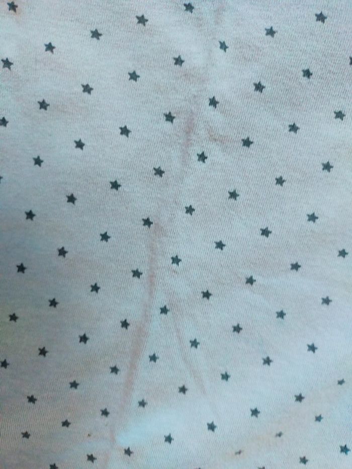 T-shirt sans manches gris petites étoiles. Taille 14 ans - photo numéro 2