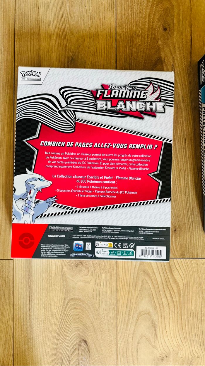 Coffret classeur EV10,5 Pokémon Flamme blanche
