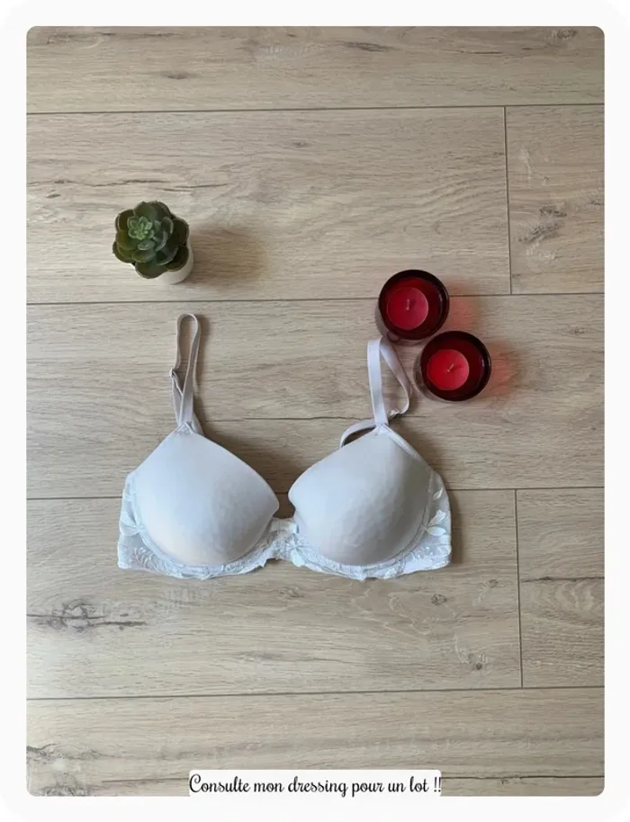 Soutien gorge triumph avec bandes adhésives pour un maintien parfait