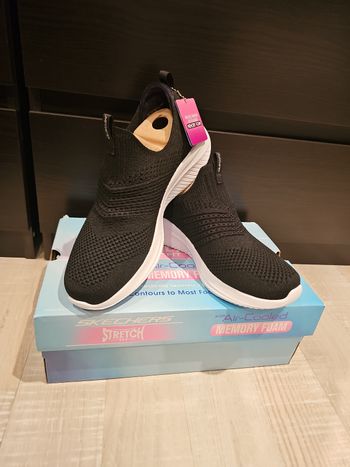 Baskets Skechers Stretch Fit Memory Foam noires neuves T38