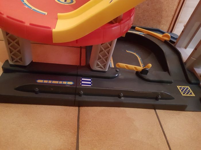 Garage et circuit de courses - photo numéro 2