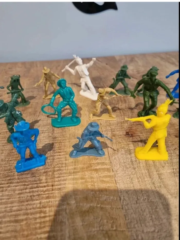 18 figurines soldats et indiens - photo numéro 3