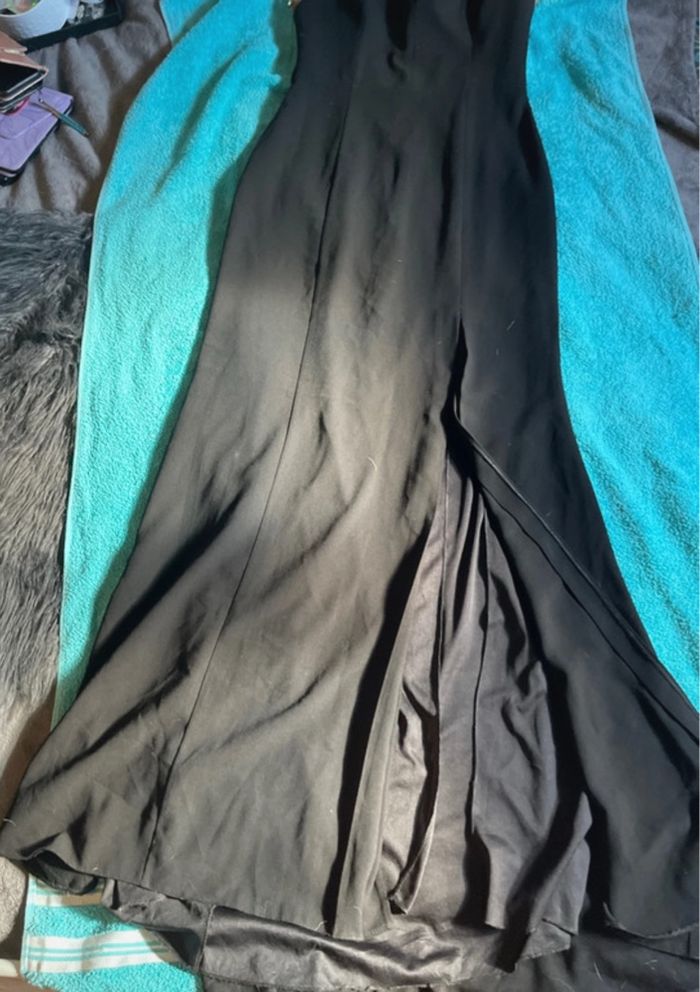 robe soirée 38 sequin doré et noir ouverte sur une jambe - photo numéro 9