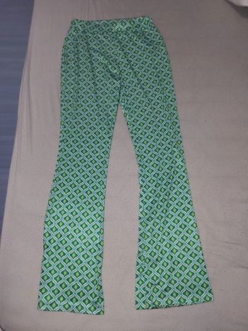 Magnifique pantalon vert.