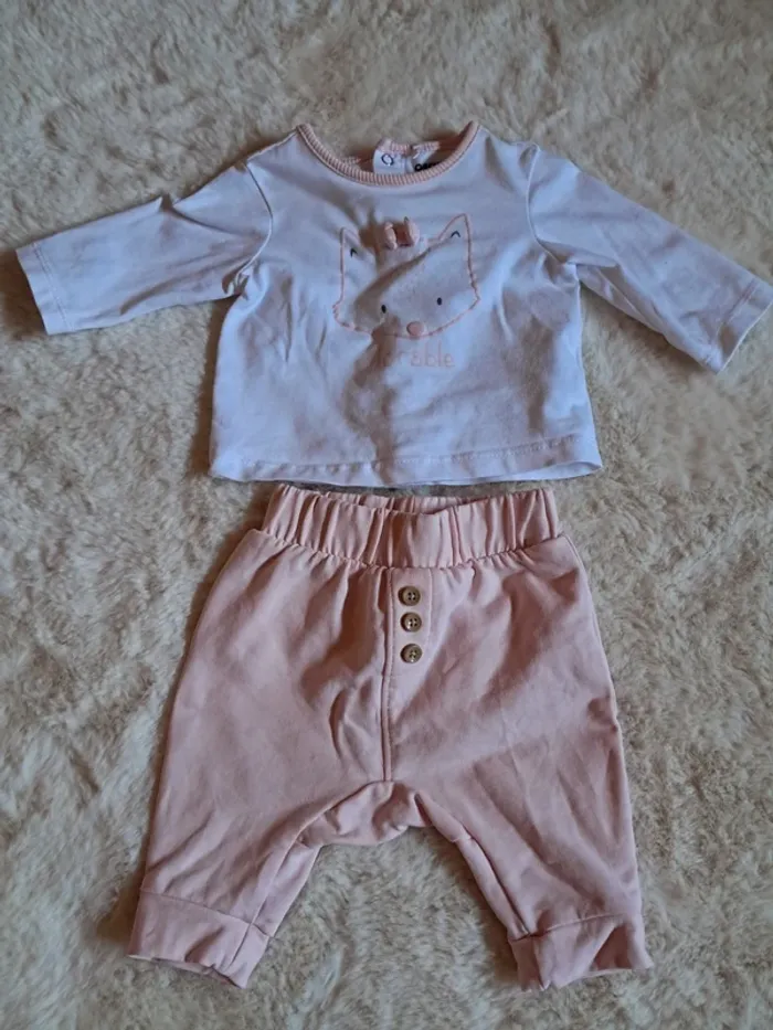 Ensemble tee-shirt et pantalon