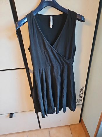 Robe noir cache cache