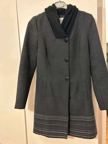 Manteau  gris avec  deco  sur le  bas T40