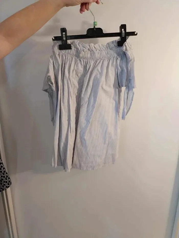 Haut épaule dénudée blanc et bleu - photo numéro 2
