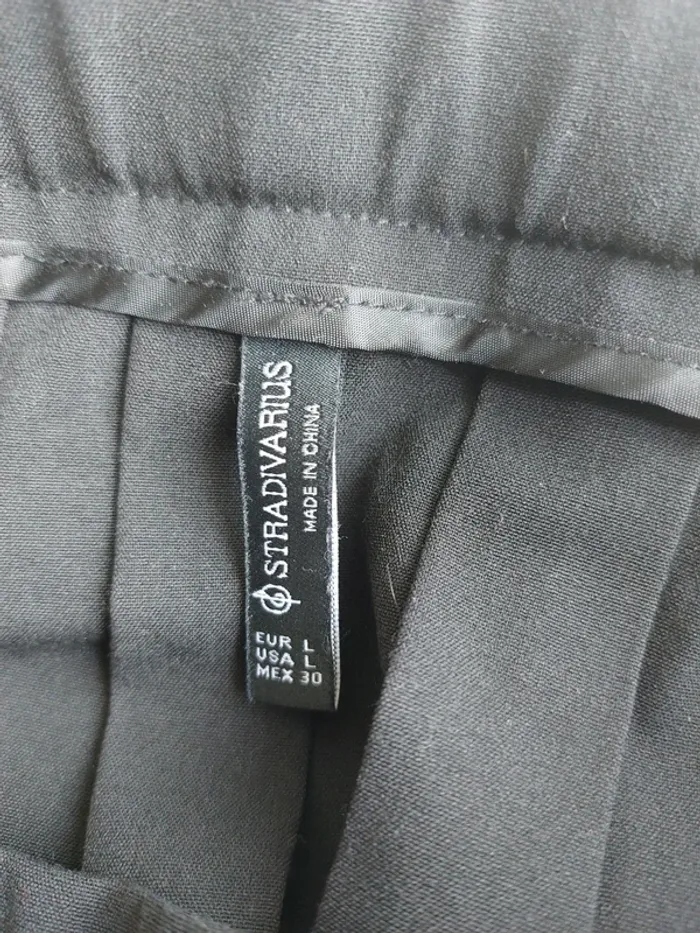 Mini-jupe Stradivarius – L – Noir – État : Excellent - photo numéro 4