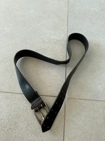 ceinture filrund, il y a des marques d'usures, 105cm