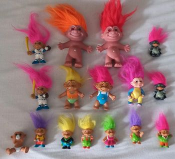 Lot de 16 figurines Trolls vintage - bon état