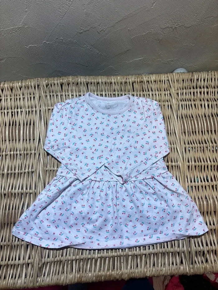 Robe cerise 23mois en très bon état