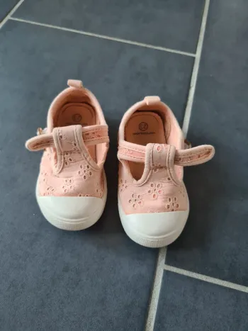 Belles chaussures Vertbaudet Taille 23