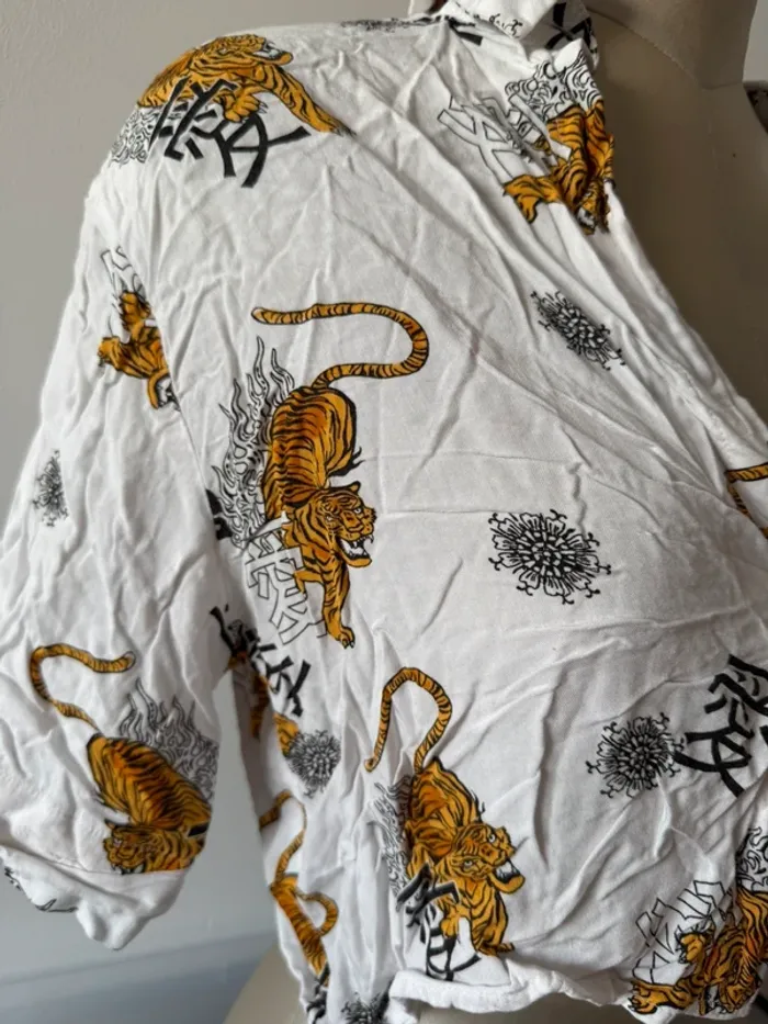 Chemise Cropped Blanche Imprimé Tigres & Caractères Japonais - Bershka - Taille S - photo numéro 2