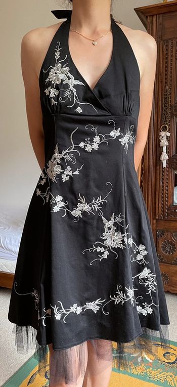 Robe noire tulle et broderie