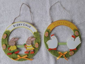 2 suspensions en bois décors de Pâques