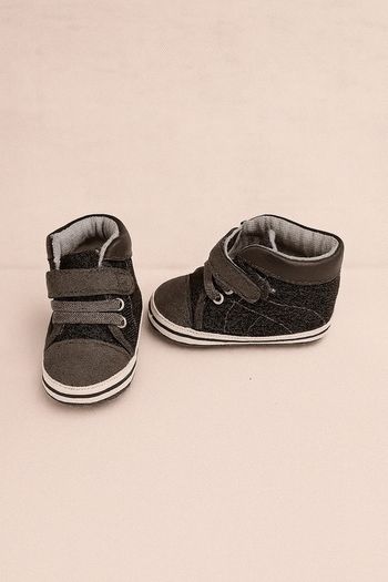 💚Baskets montantes bébé noir et gris – pratiques et stylées