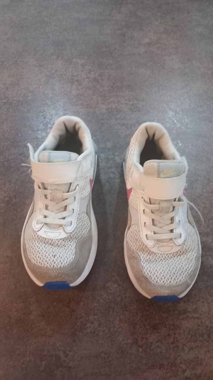 Baskets nike taille 33 - photo numéro 2