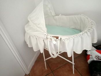 Couffin osier avec pied