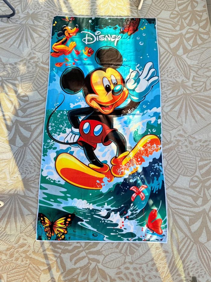 Serviette de plage Mickey surf