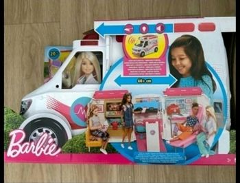 Ambulance barbie neuve à 35€