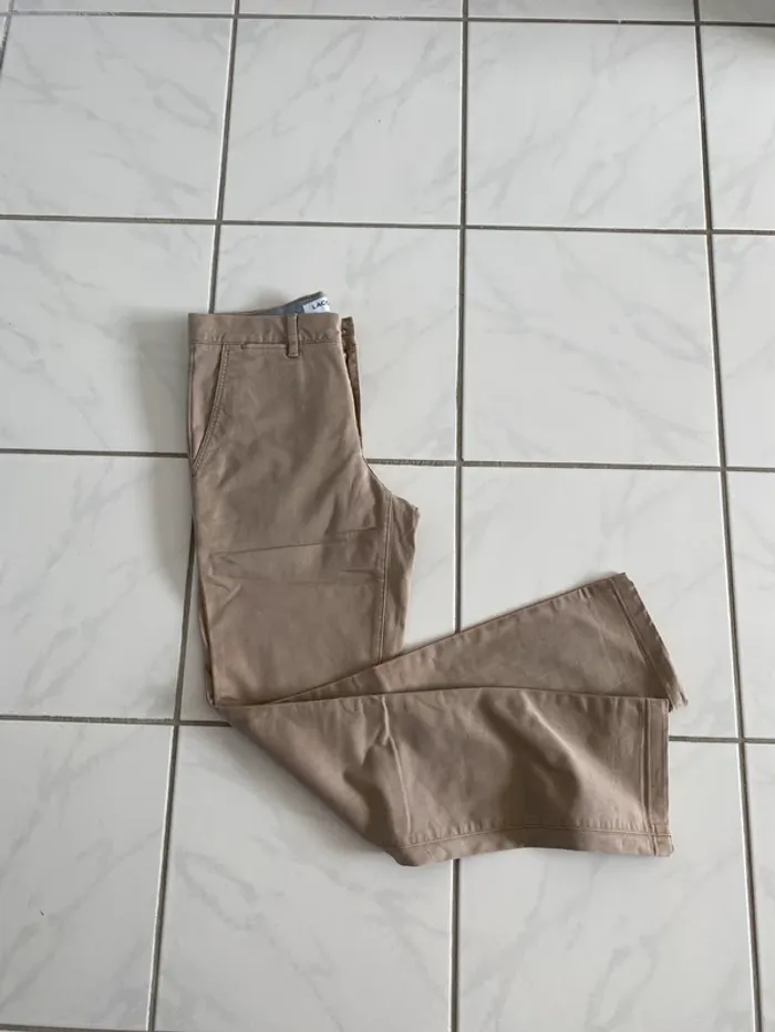 Chino Lacoste Slim Fit Taille 36 FR Comme Neuf - photo numéro 2